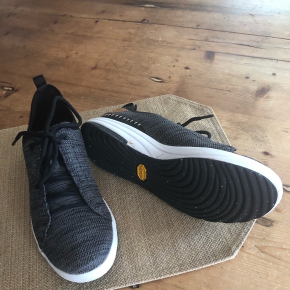 MERRELL great sport sneaker like new. - Picture 2 of 3